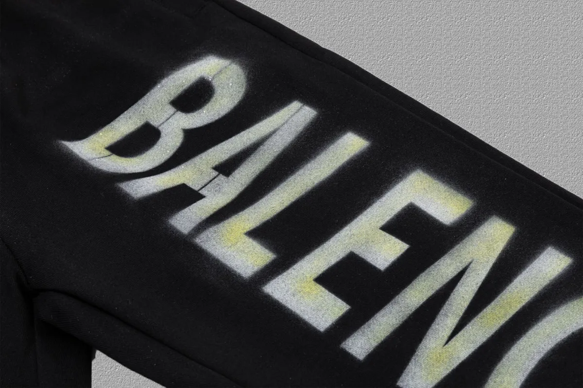 P125✨🔥 [Balenciaga] 2026 Autumn and Winter New Arrival Printed Letters Trousers and Sweatpants Premium Pure Cotton Double-Ply 400g Heavy Terry Cloth Fabric Color: Black Size: S M L XL 2XL